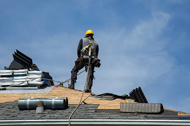 Professional Gutter Installation technician working in Turbeville, SC
